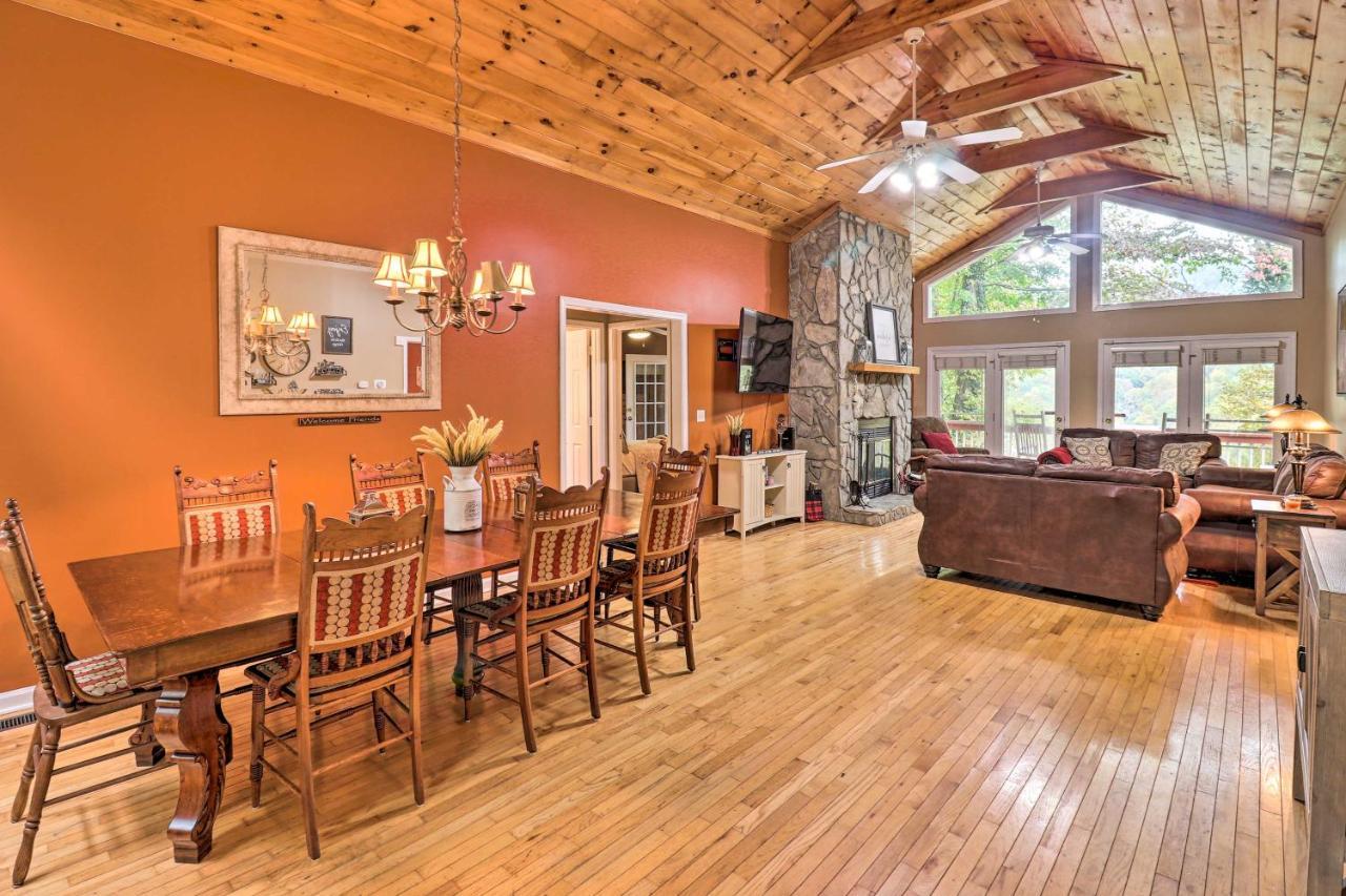 Rustic Red Cabin With Deck In Maggie Valley Club! 외부 사진