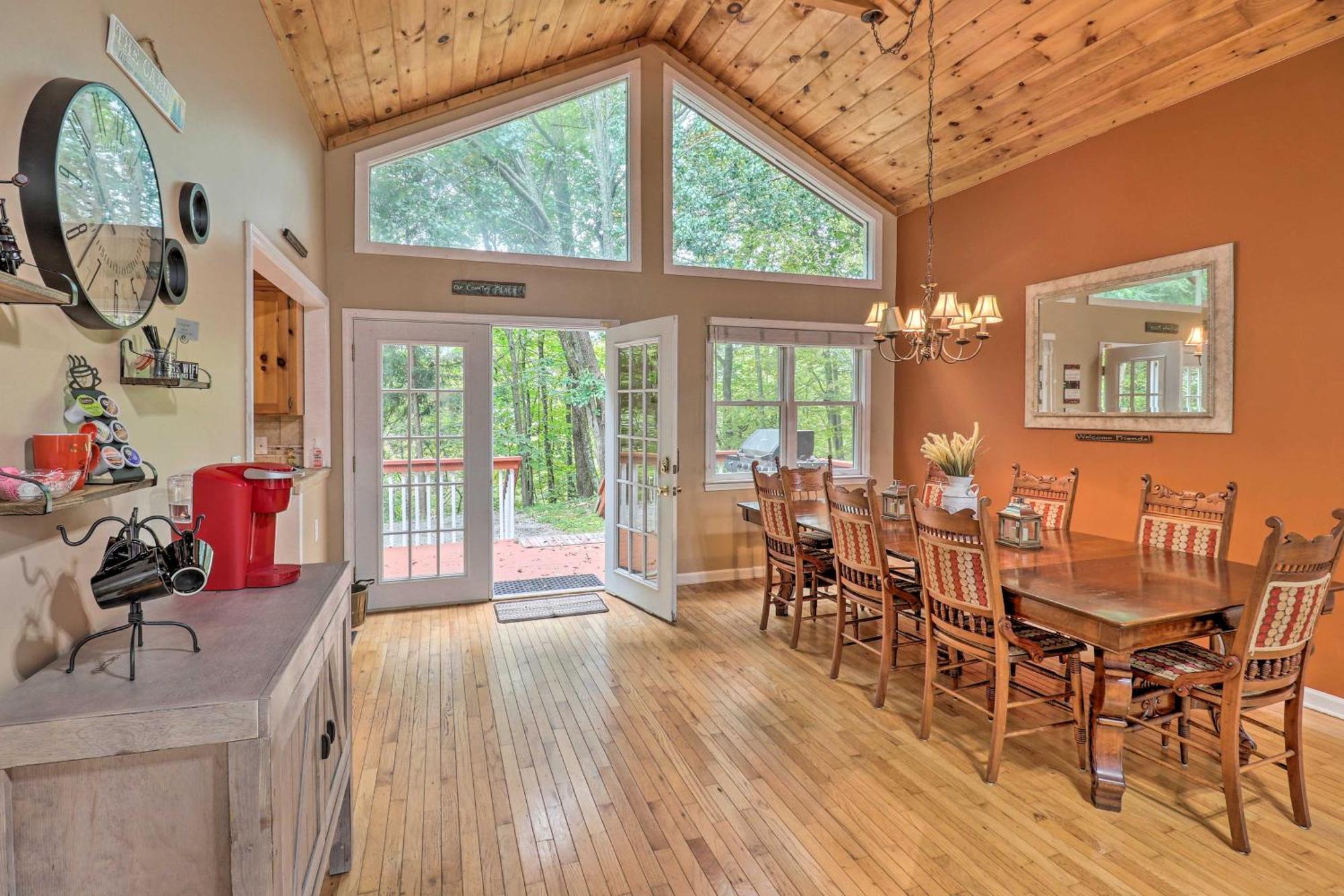 Rustic Red Cabin With Deck In Maggie Valley Club! 외부 사진