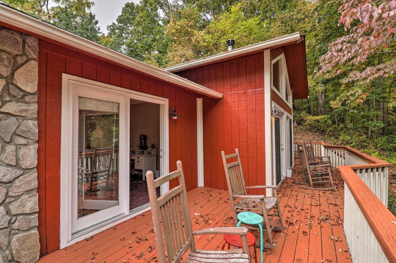 Rustic Red Cabin With Deck In Maggie Valley Club! 외부 사진