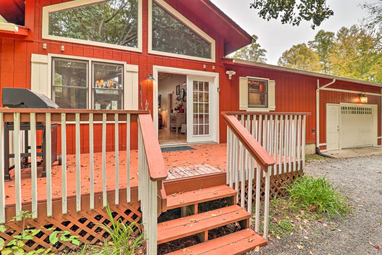 Rustic Red Cabin With Deck In Maggie Valley Club! 외부 사진