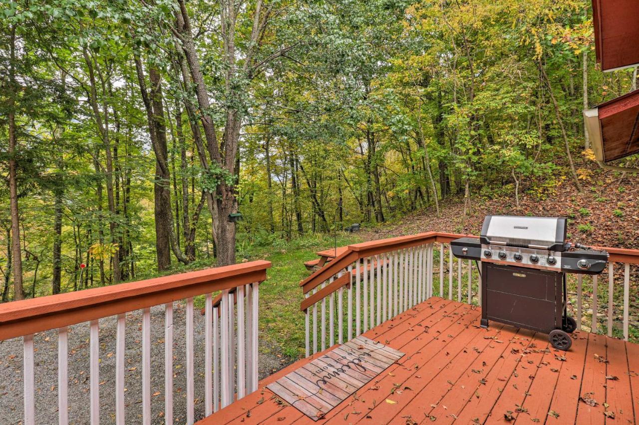 Rustic Red Cabin With Deck In Maggie Valley Club! 외부 사진